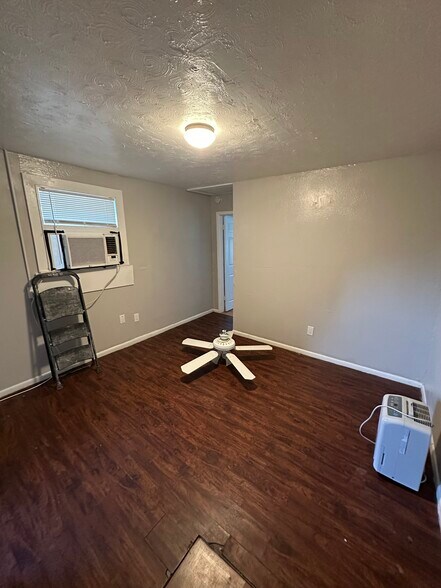 Building Photo - 1105 E Bird St