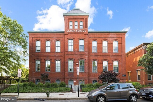 Building Photo - 725 5th St SE
