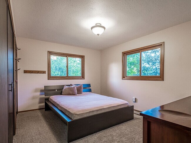 Building Photo - $1000 OFF Move In Special! Spacious 4-Bedr...