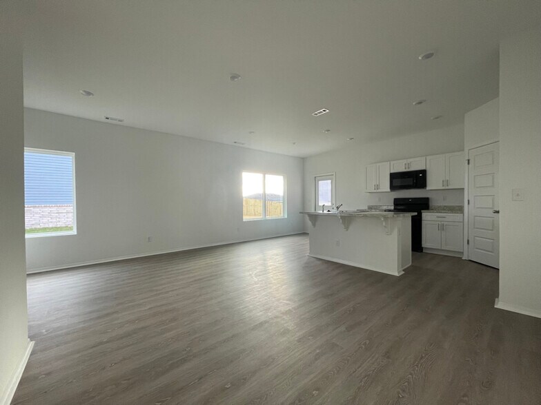 Building Photo - 6723 SW Dignity Ave