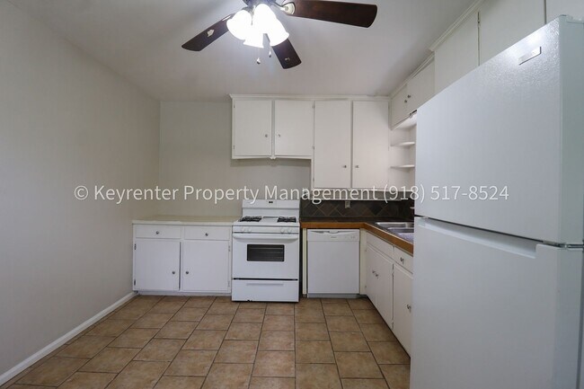 Building Photo - 3322 E 23rd St