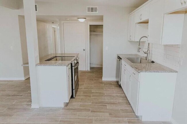 Building Photo - Charming 3/2/1 Home on a Quiet Cul-de-Sac