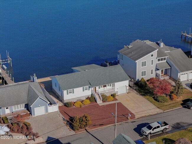 Building Photo - 1828 Ensign Ct