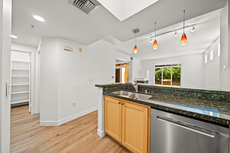 Building Photo - 2400 5Th Ave