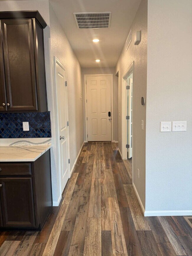 Building Photo - MOVE IN SPECIAL:   Move in before February 20th, 2026 receive $500 off of 1st Month’s Rent.