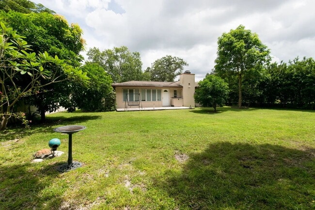 Building Photo - 423 Whispering Oaks Ct