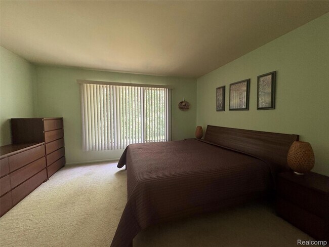 Building Photo - 40342 Riverbend Dr