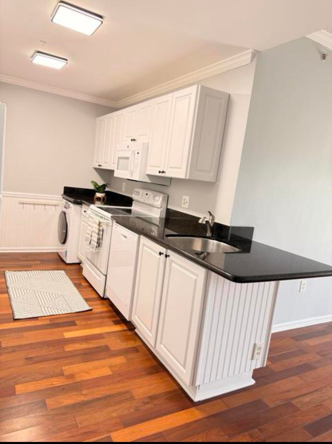 Building Photo - 2080 Greenview Shores Blvd