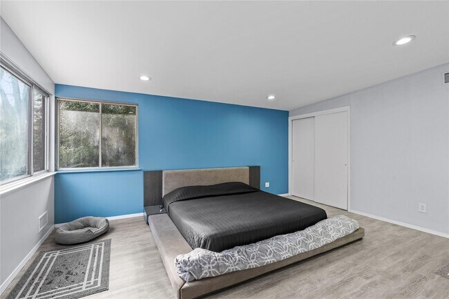 Building Photo - 22 Balmoral Cres