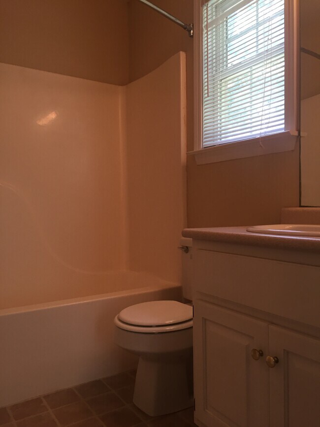 Building Photo - 5606 Landings Pkwy