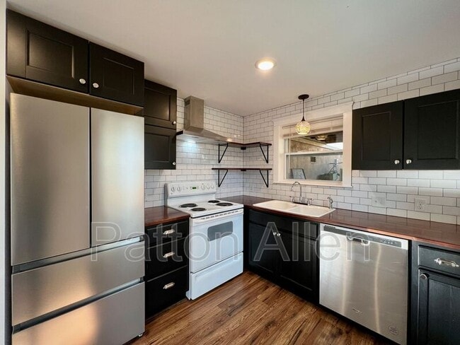 Building Photo - 125 Burton St