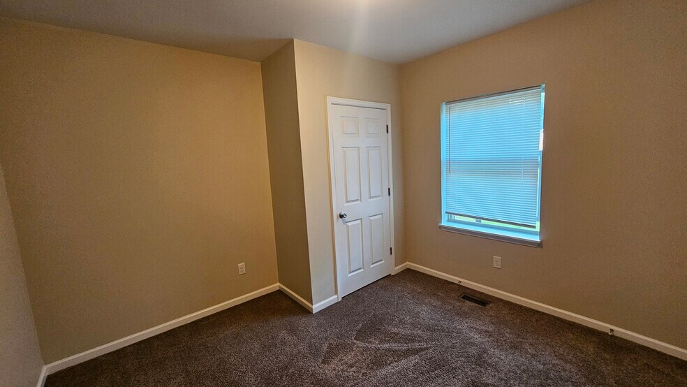 Building Photo - 11 S Summit St