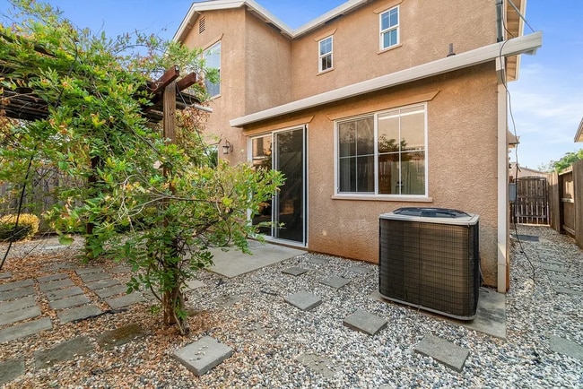 Building Photo - 2185 Tuscany Way