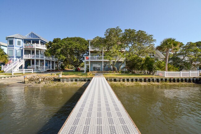 Building Photo - Seasonal Rental: Total Relaxation with Sou...