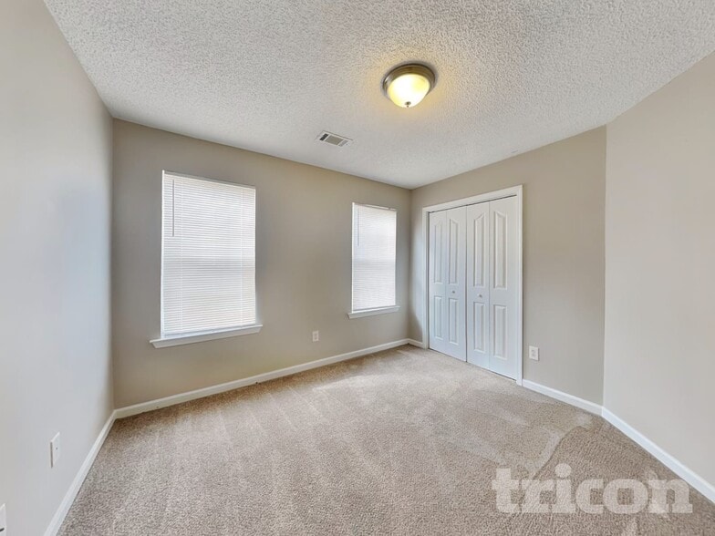 Building Photo - 427 Gresham Dr