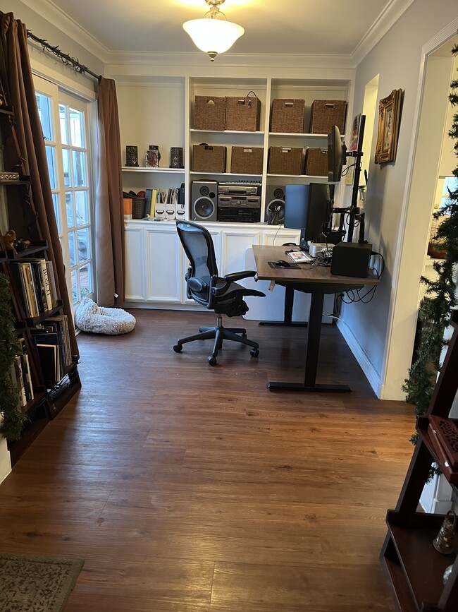 Another view of breakfast room off the galley kitchen - 14131 Chandler Blvd