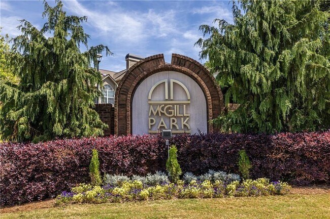 Building Photo - 815 McGill Park Ave NE