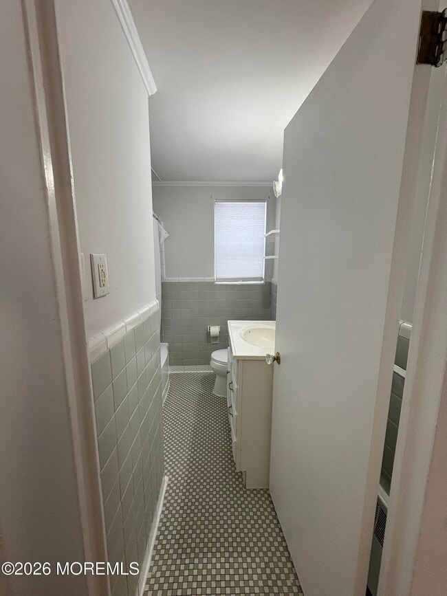 Building Photo - 75 Manor Dr