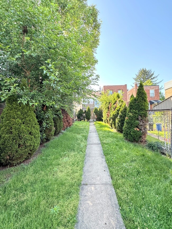 Building Photo - 411 Sapphire Way