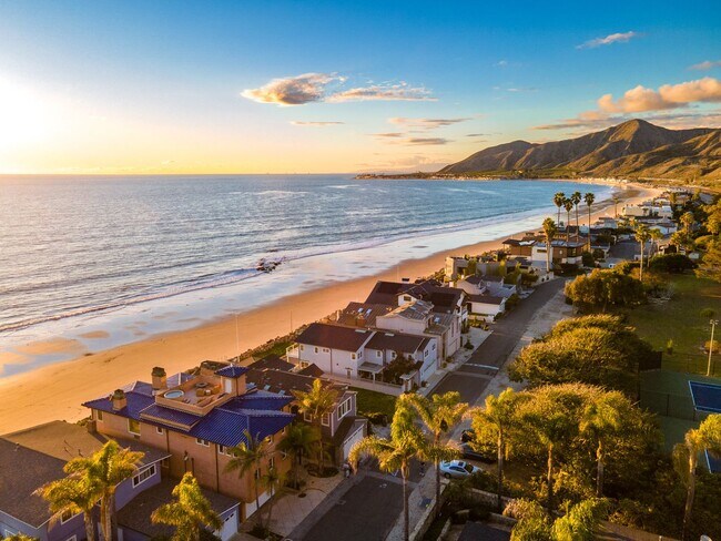 Building Photo - GORGEOUS CUSTOM BEACH HOME - Solimar Beach...