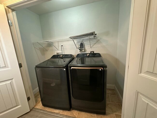 Building Photo - 8890 W Farm Rd 104