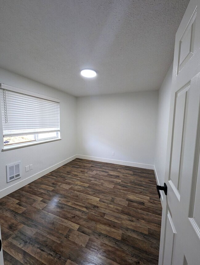 Building Photo - Charming Move-In Ready Rambler with Shop &...