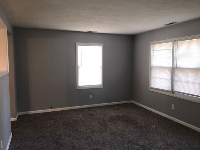 Building Photo - Recently updated 3 BR/1 BA plus a BONUS ROOM!
