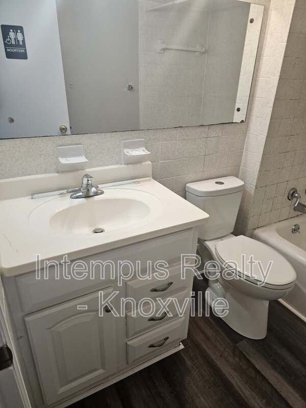 Building Photo - 2749 Sullins St