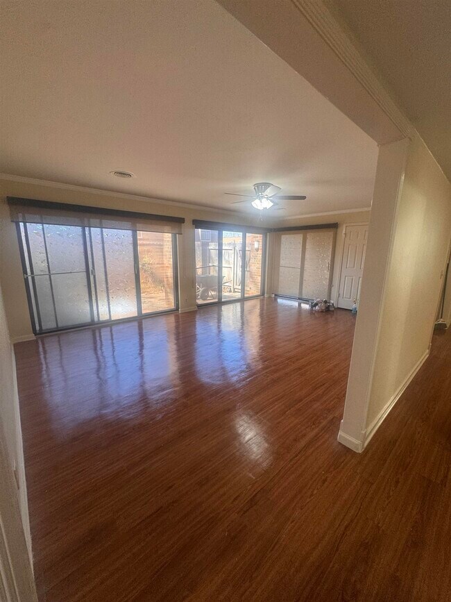 Building Photo - 6633 Poplar Woods Cir E