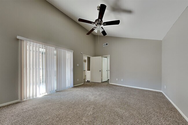 Building Photo - 13202 Ravensway Dr