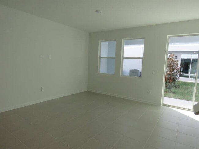 Building Photo - 2677 Bevel Ln