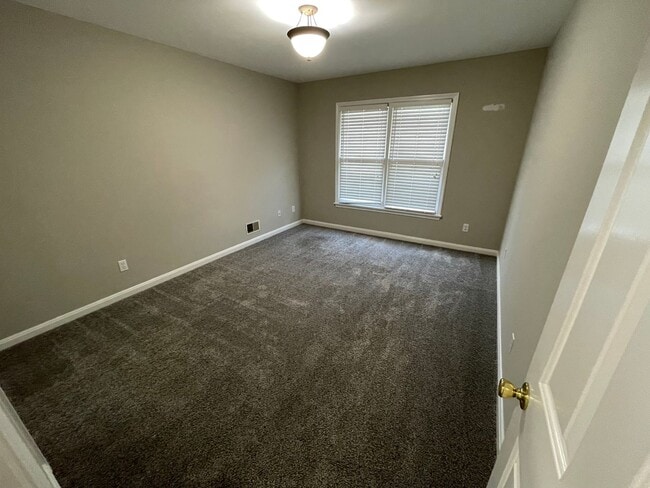 Building Photo - Exclusive Shelbyville Condo For Rent