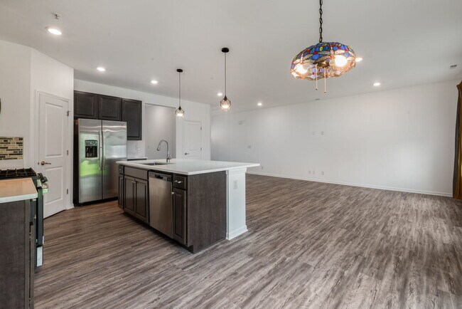 Building Photo - 1024 Moraine Dr