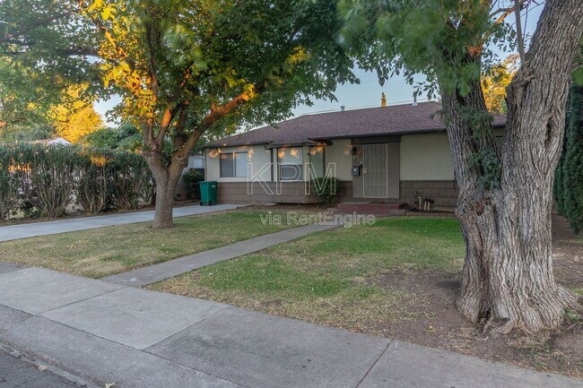 Building Photo - 476 Essex St