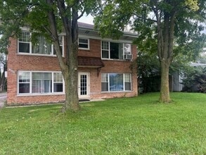 Building Photo - 1407 E Roosevelt Rd