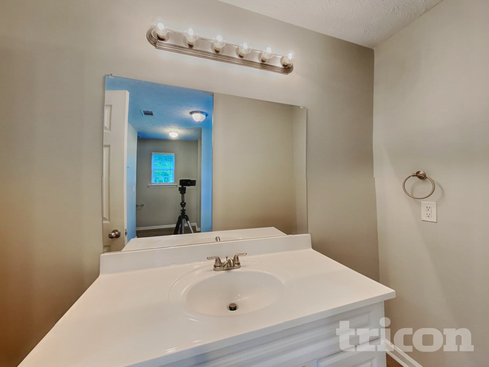 Building Photo - 1049 Octavia Ct