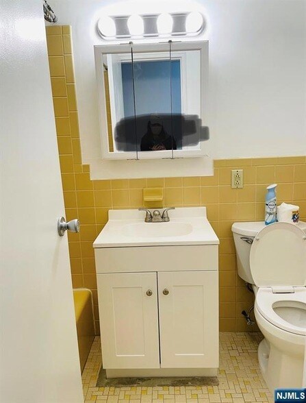 Building Photo - 550 Central Ave