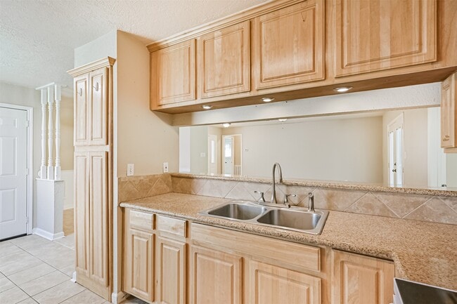 Building Photo - 1113 N Heron Dr