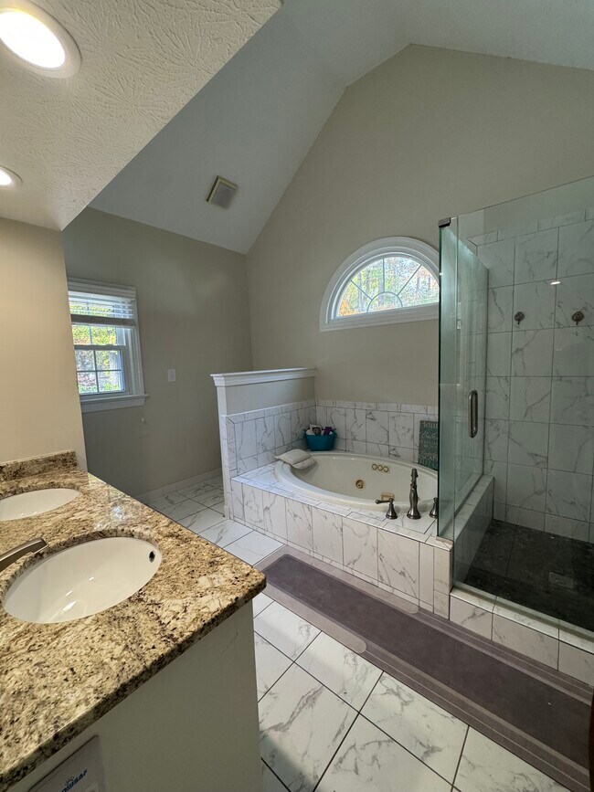 Building Photo - 329 Woodbrook Run