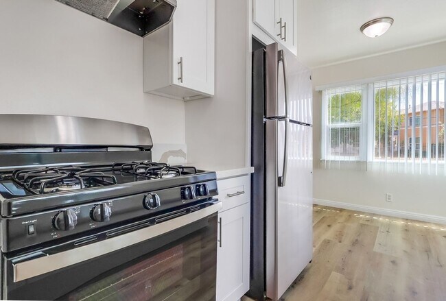 Interior Photo - Secure, Walkable Building Near Crenshaw & ...
