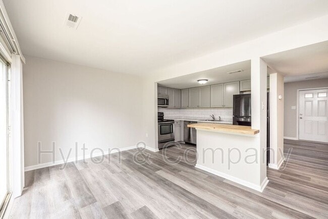 Building Photo - 3231 Hunters Mill Dr