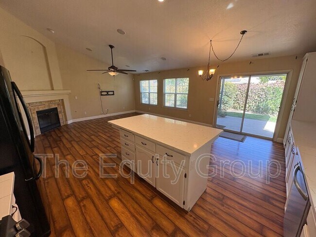 Building Photo - 3524 S Lincoln Ct