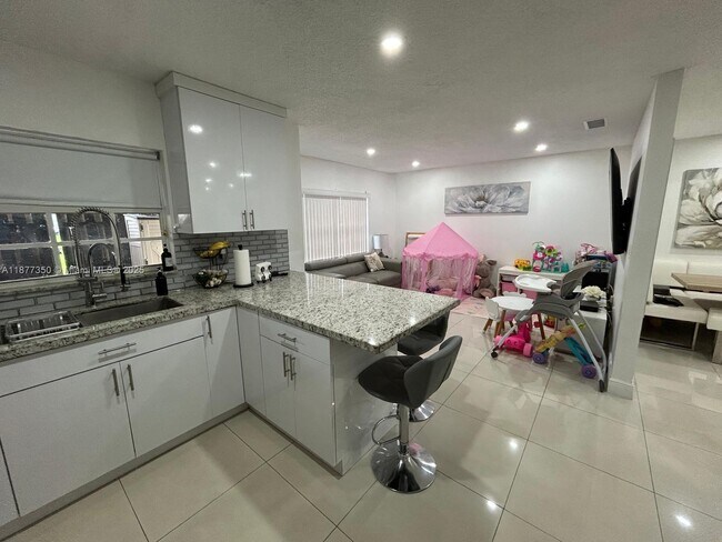 Building Photo - 15852 SW 68th Terrace