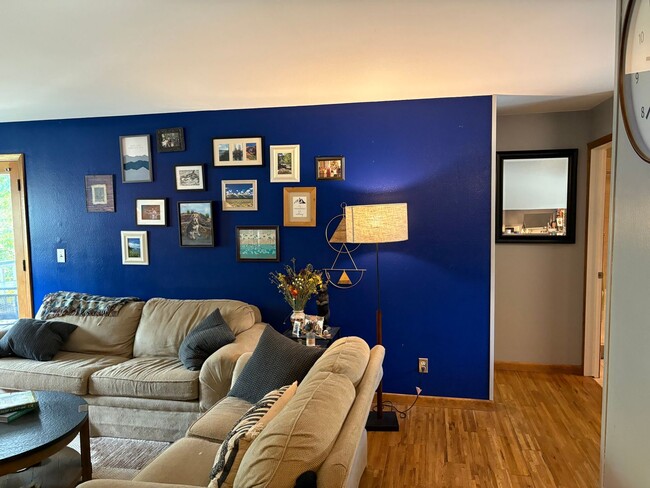Building Photo - Bright and Sunny 2-Bedroom/2-Bathroom for ...