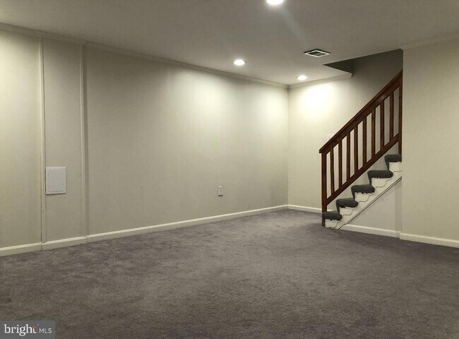 Building Photo - 6526 Beechwood Dr