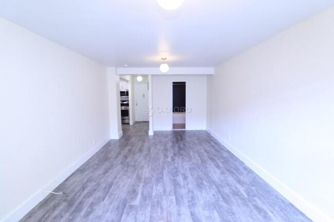 Building Photo - 0 bedroom in ELMHURST NY 11373