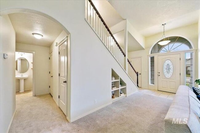 Building Photo - Gorgeous 4 bed 3 Bath Home Located in Meridian