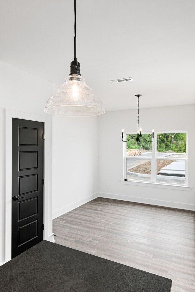 Building Photo - Four Bedroom in Madison TN