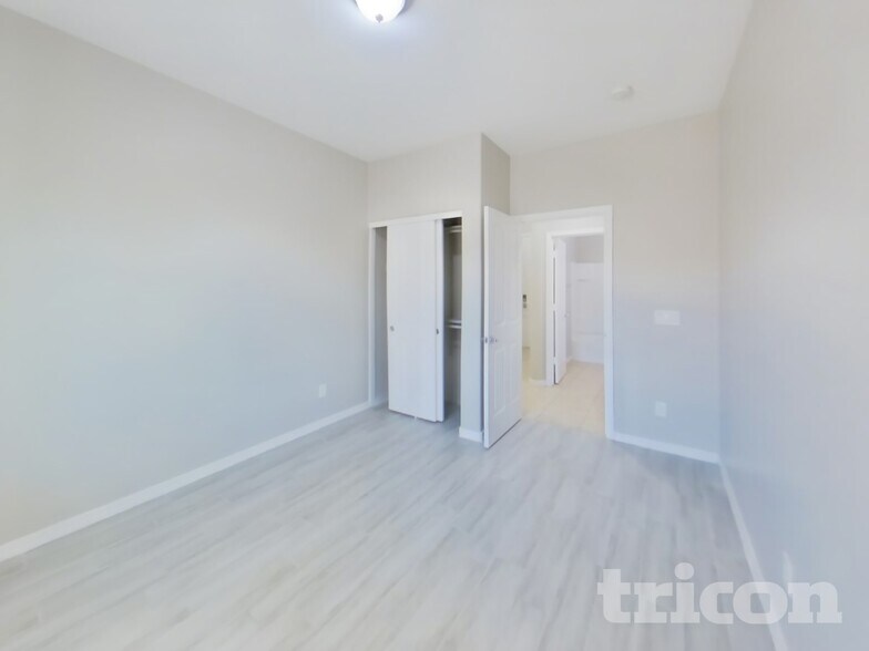 Building Photo - 819 W Dana Dr