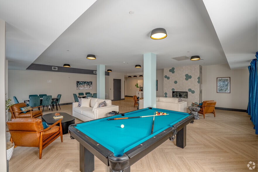 Social Lounge - Poet Hill Place